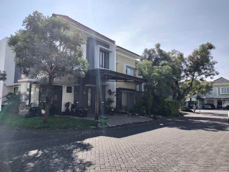 dijual rumah siap huni 2 lantai di malang