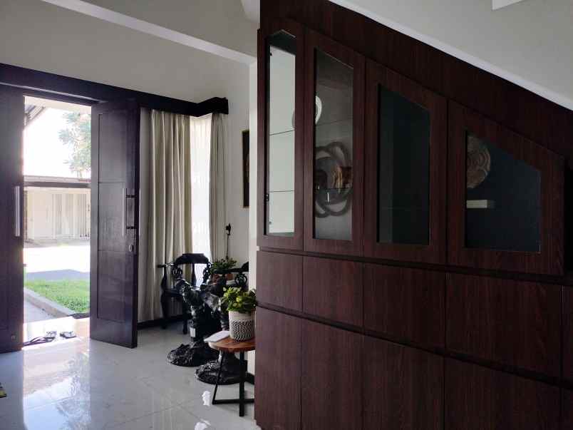 dijual rumah siap huni 2 lantai di malang