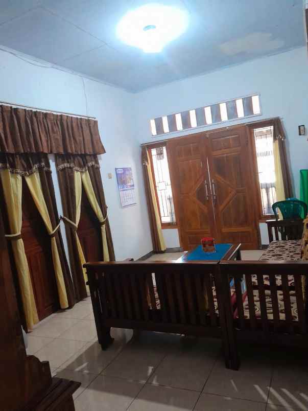 dijual rumah siap huni dua lantai