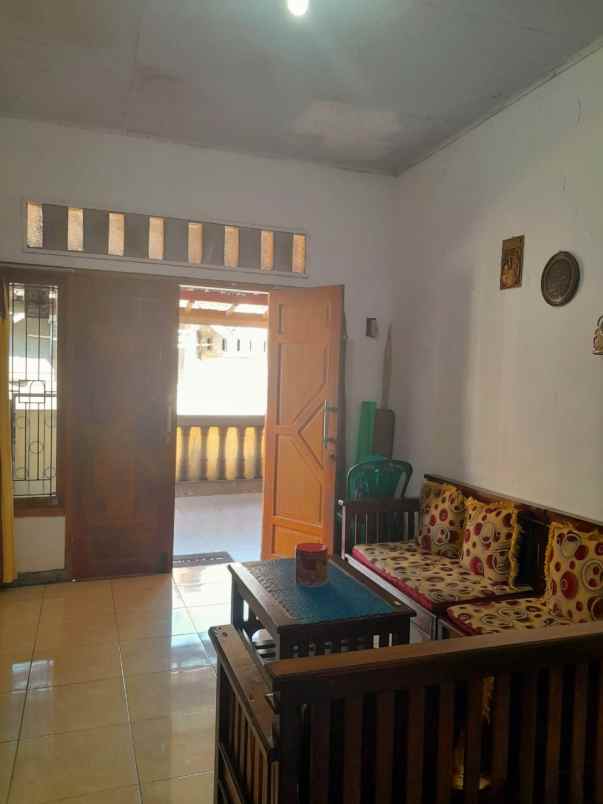 dijual rumah siap huni dua lantai