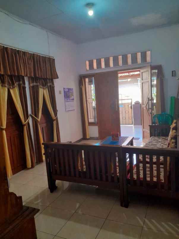 dijual rumah siap huni dua lantai