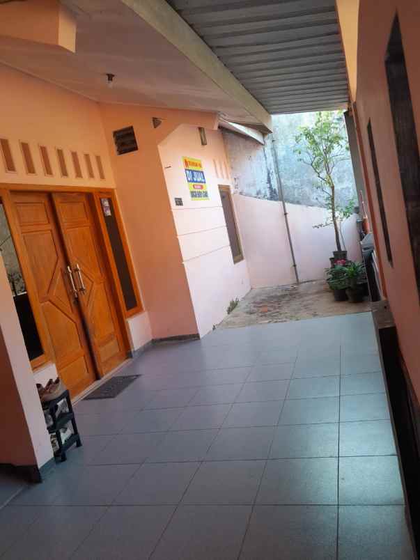 dijual rumah siap huni dua lantai