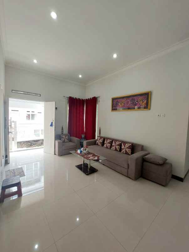 dijual rumah siap huni lokasi jalan borobudur