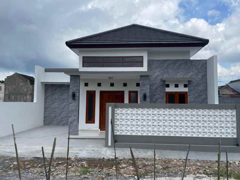 dijual rumah sidoarum