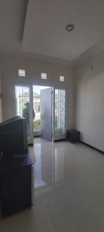 dijual rumah sukolilo dian regency