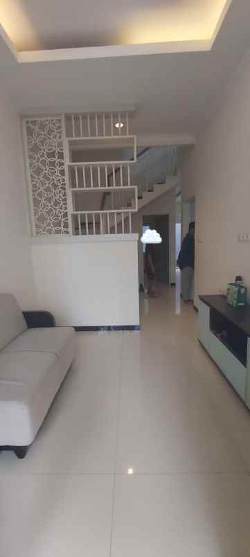 dijual rumah sukolilo dian regency