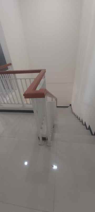 dijual rumah sukolilo dian regency