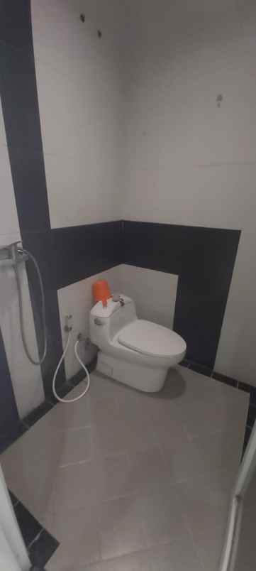 dijual rumah sukolilo dian regency