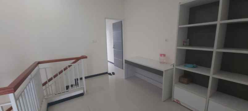 dijual rumah sukolilo dian regency