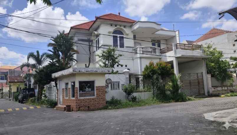 dijual rumah sutorejo selatan