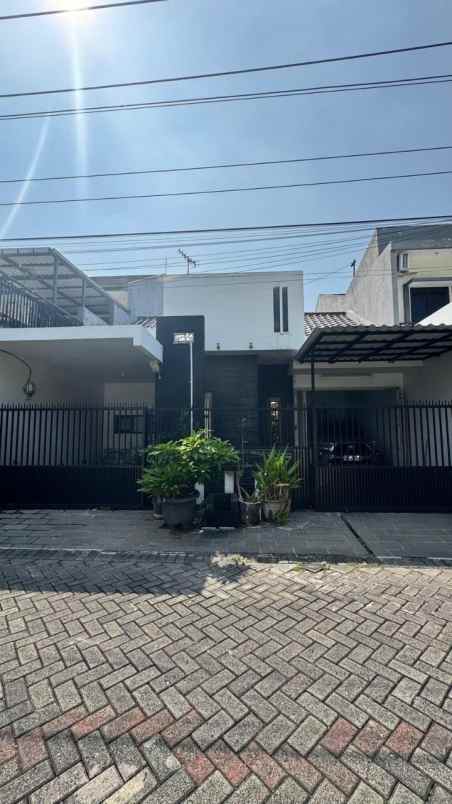 dijual rumah sutorejo timur