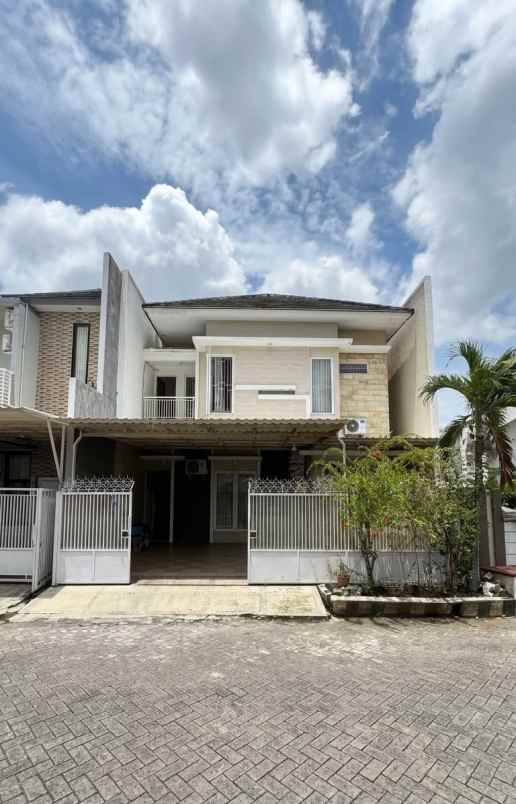 dijual rumah sutorejo utara
