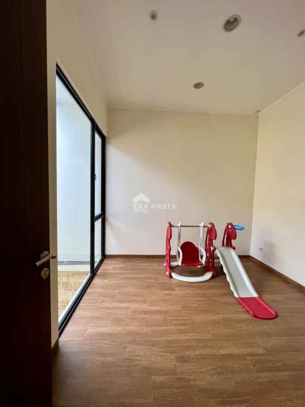 dijual rumah suvarna sutera cikupa