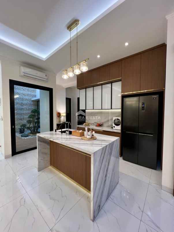 dijual rumah suvarna sutera cikupa