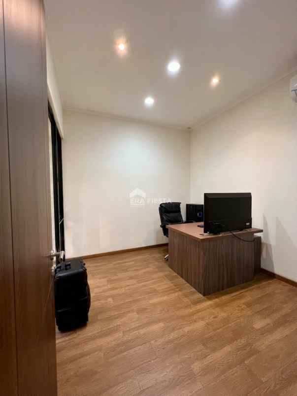 dijual rumah suvarna sutera cikupa