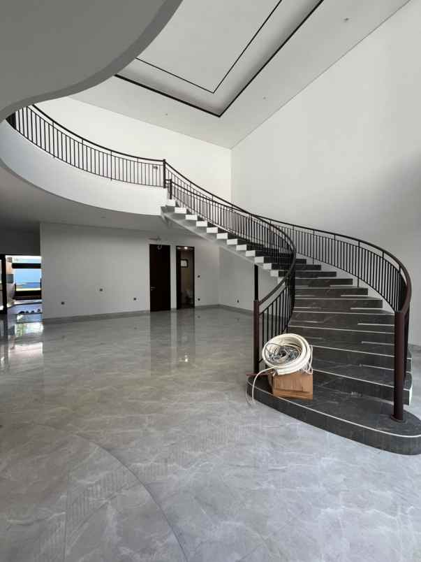 dijual rumah taman golf citraland surabaya