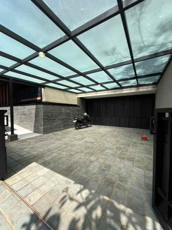 dijual rumah taman golf citraland surabaya
