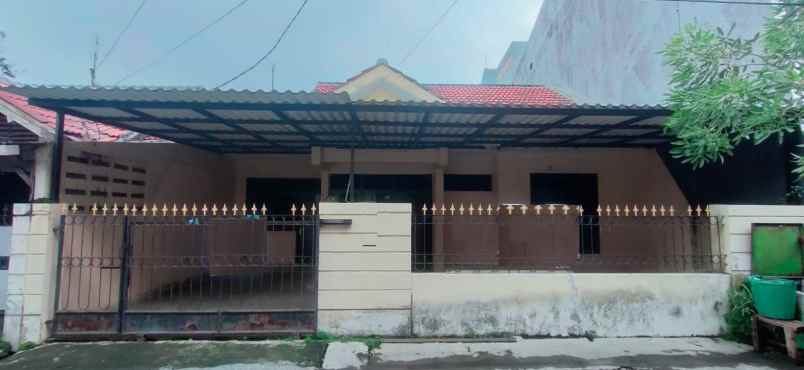 dijual rumah taman pondok indah