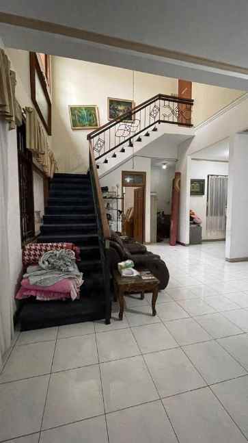 dijual rumah taman pondok indah