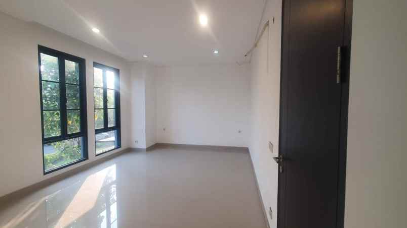 dijual rumah taman ratu dian istana