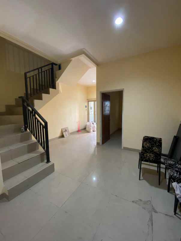 dijual rumah tanjung duren selatan