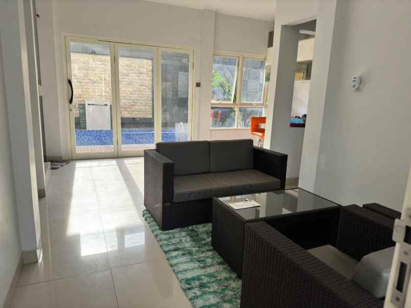 dijual rumah the taman dhika