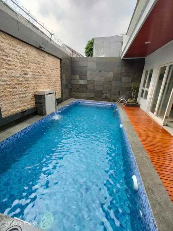 dijual rumah the taman dhika