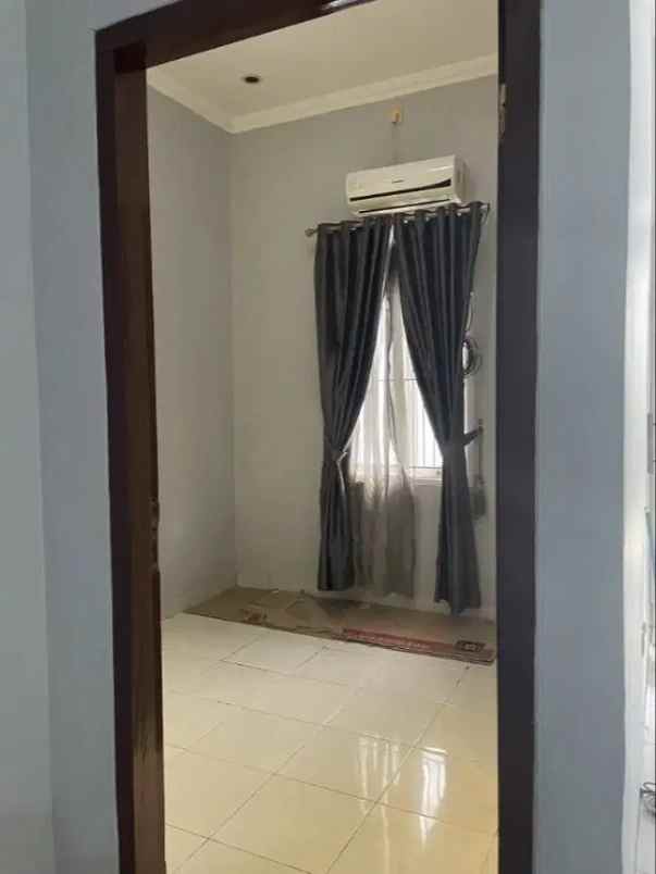 dijual rumah tingkat di tanjung barat dekat aeon mall