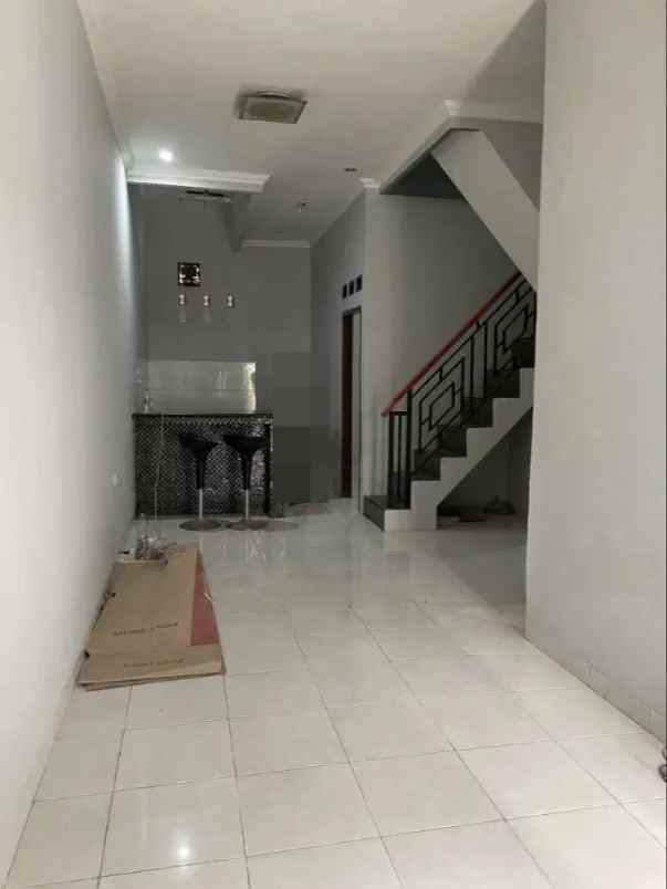 dijual rumah tingkat di tanjung barat dekat aeon mall