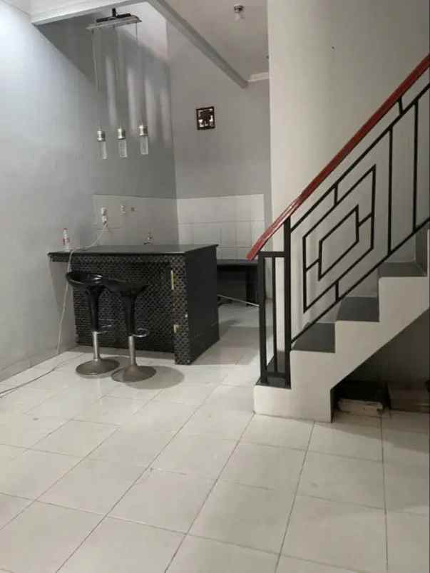 dijual rumah tingkat di tanjung barat dekat aeon mall