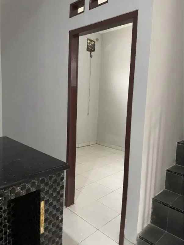 dijual rumah tingkat di tanjung barat dekat aeon mall