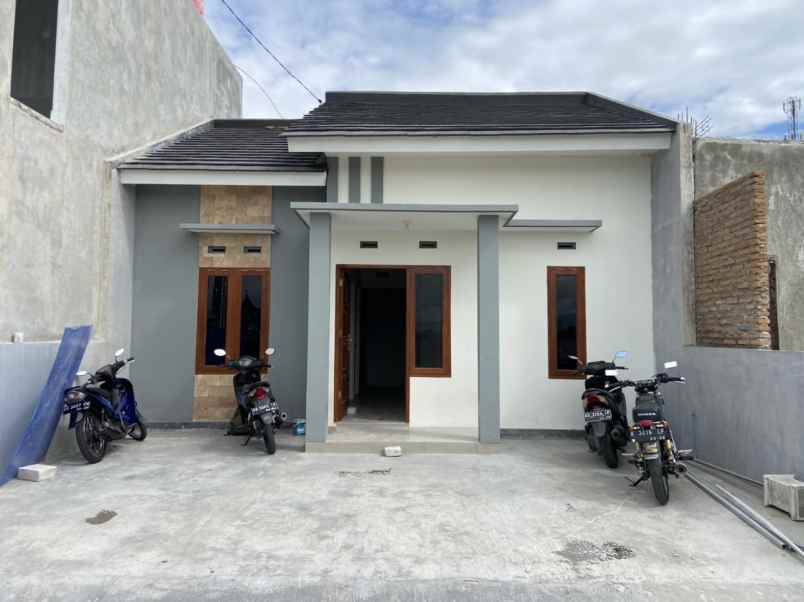 dijual rumah trunuh klaten selatan