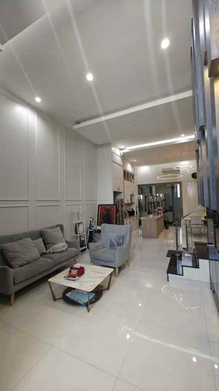 dijual rumah vila bukit regency pakuwon