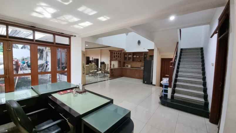 dijual rumah villa bukit mas