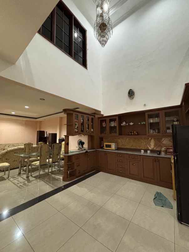 dijual rumah villa bukit mas