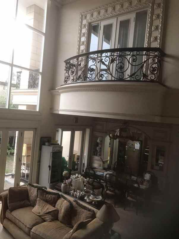 dijual rumah villa bukit regency