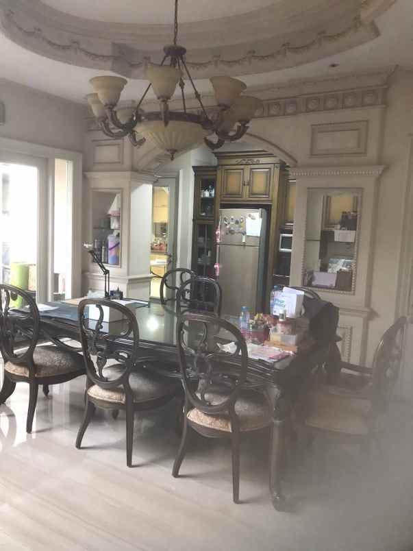 dijual rumah villa bukit regency
