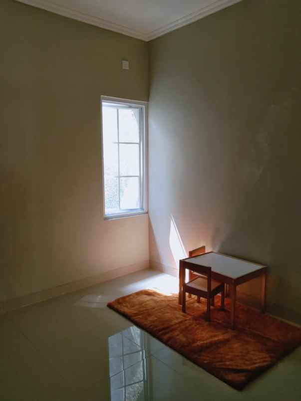 dijual rumah villa dago tol serua