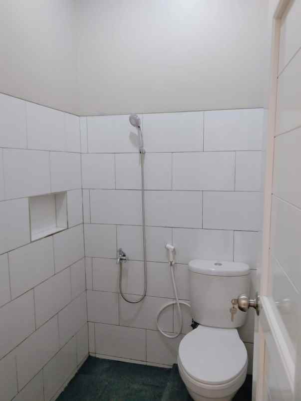 dijual rumah villa dago tol serua