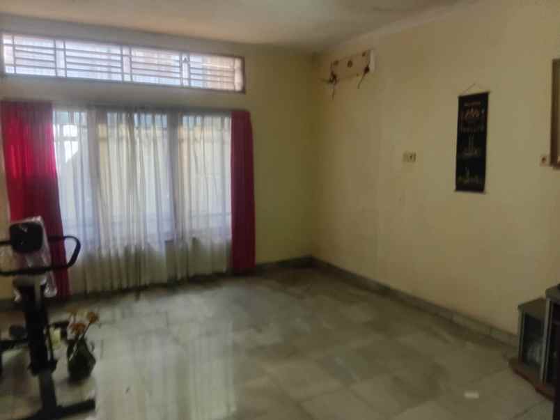 dijual rumah villa gading