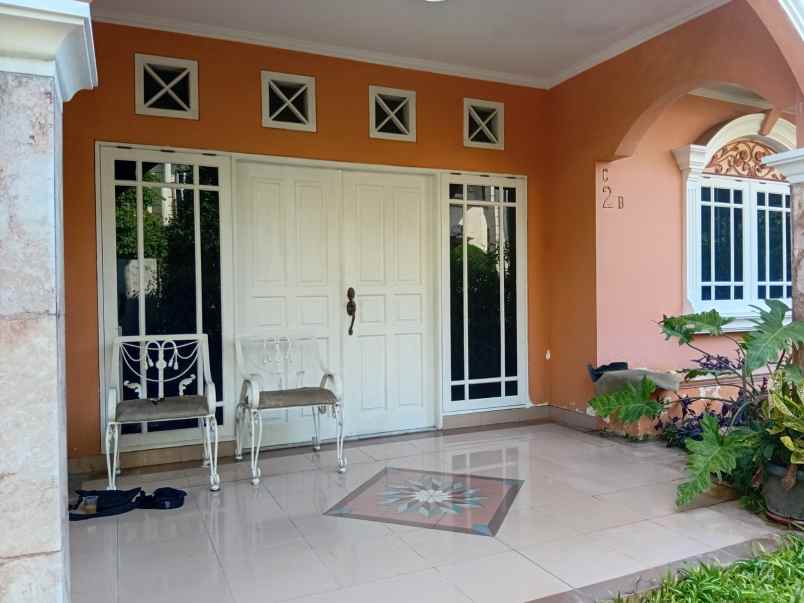 dijual rumah villa gading