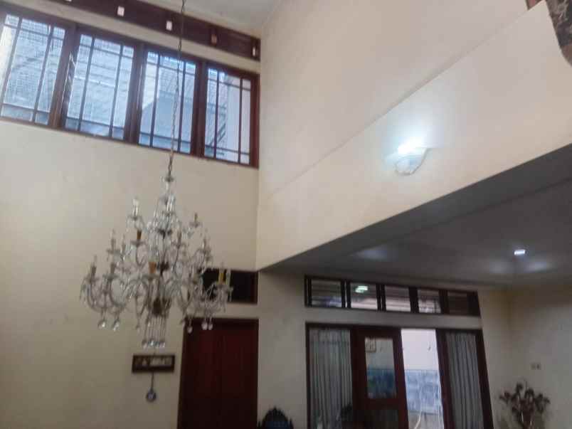 dijual rumah villa gading