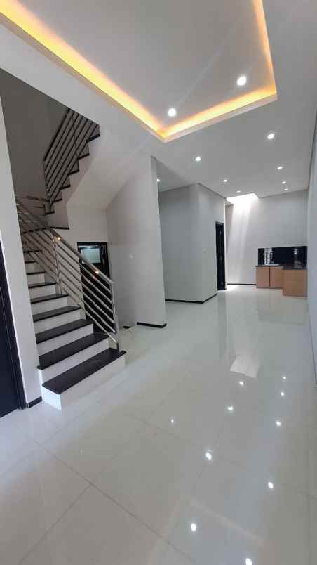 dijual rumah villa kalijudan