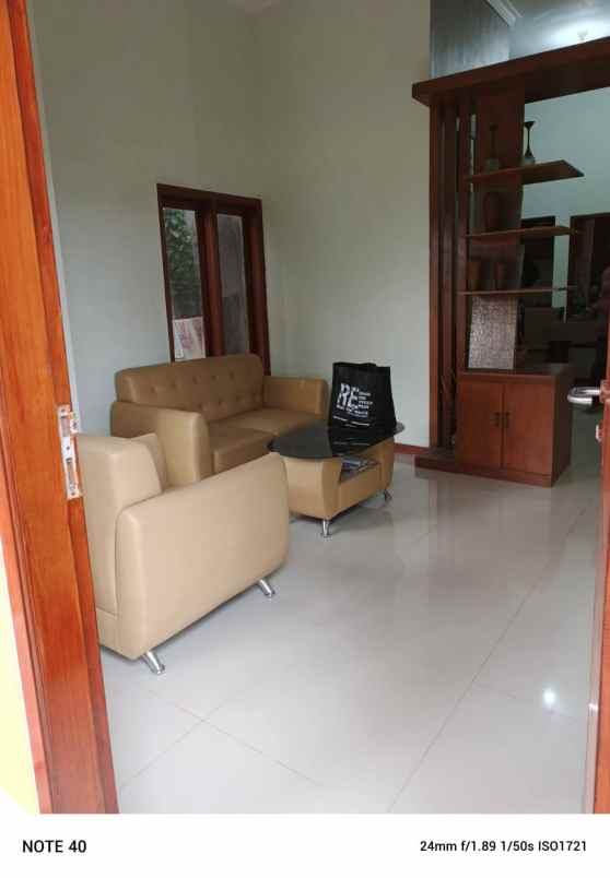 dijual rumah villa navy residence