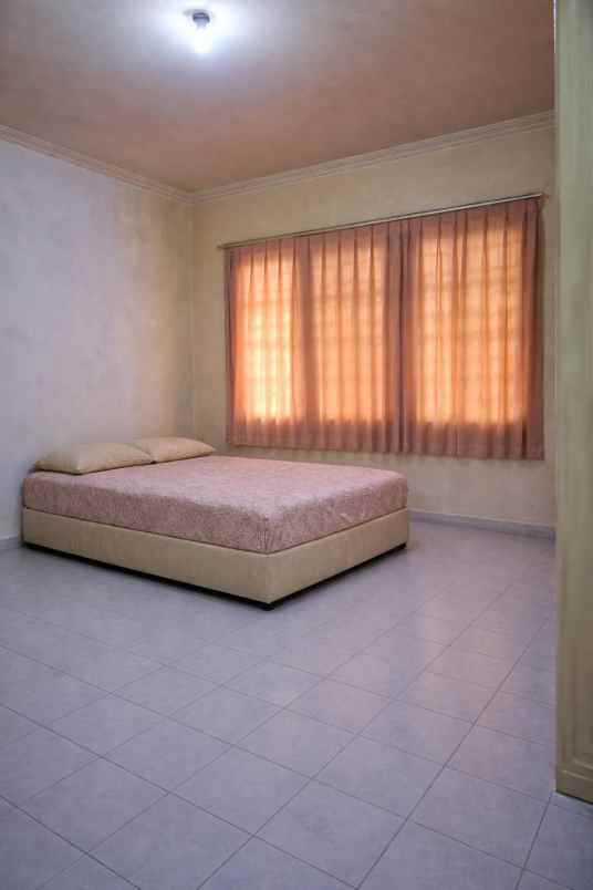 dijual rumah villa valencia