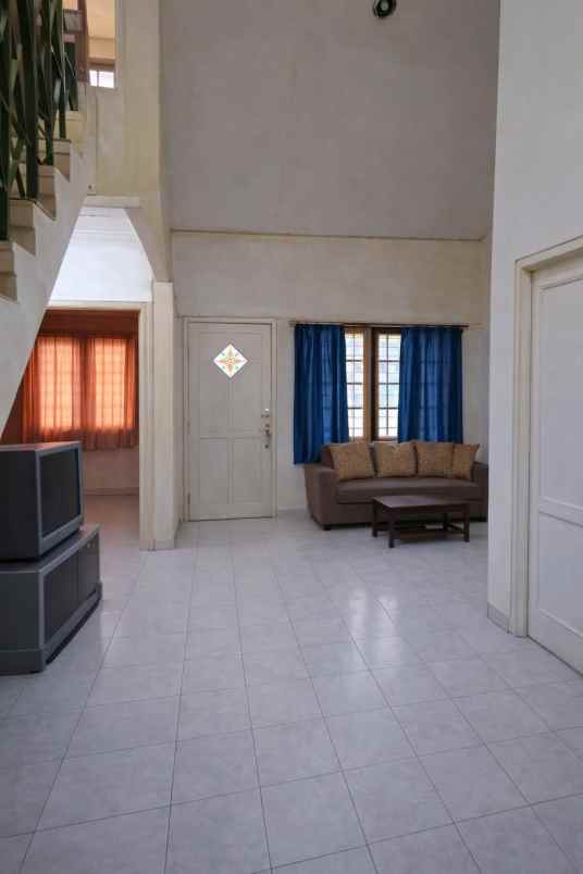 dijual rumah villa valencia