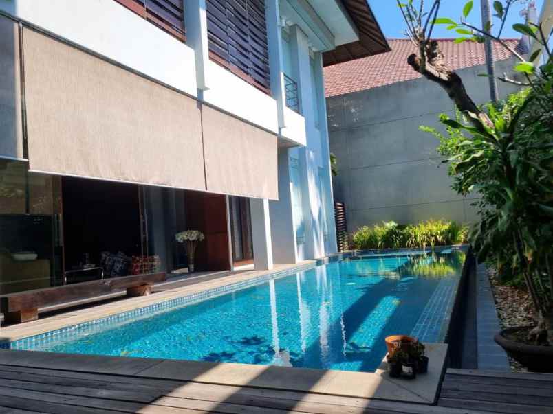 dijual rumah villa westwood