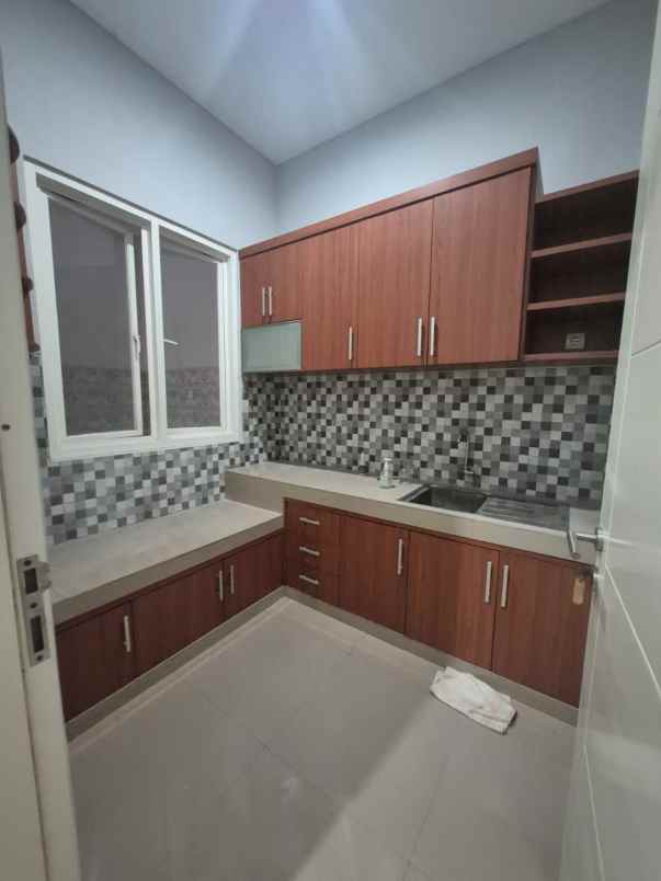 dijual rumah wisma kedung asem