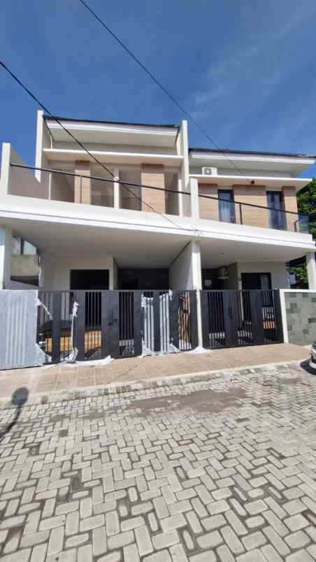 dijual rumah wiyung