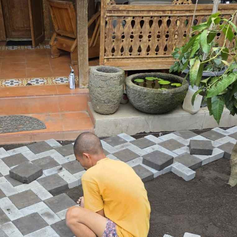 dijual tanah belakang plaza renon